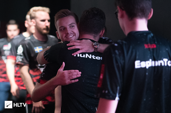 广东机器人战队在世界人形机器人运动会上勇夺两金